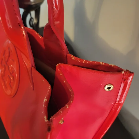 Tory Burch Red Shoulder Bag with Circular Emblem - Picture 7 of 9